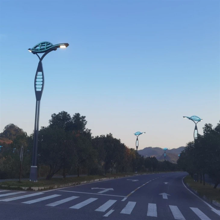 Skreyttir götuljósastaurar